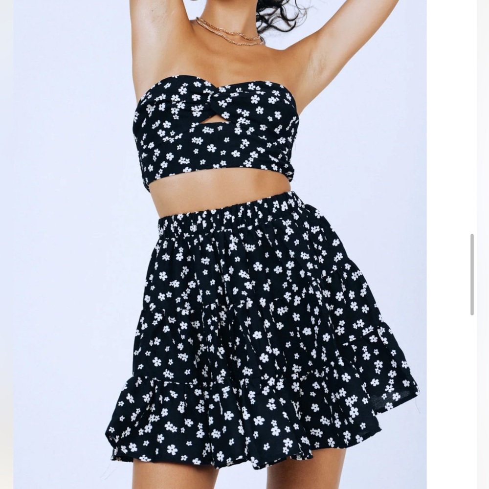TWO PIECE BLACK AND WHITE FLORAL SKIRT SET - Picture 2 of 3